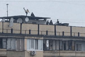 Діти влаштували танці на даху багатоповерхівки – &laquo;свято&raquo; припинила поліція