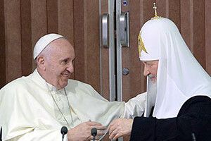ОБІЙМИ, В ЯКИХ... ЗАДУШИЛИ УКРАЇНУ