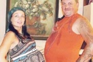 ФОТО НА КОНКУРС: хто вагітніший?