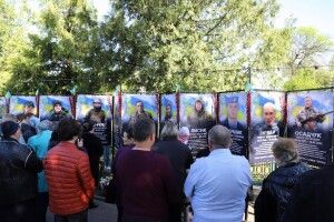 У місті на Волині Алею Слави полеглих Героїв поповнили 19 пам'ятних банерів 