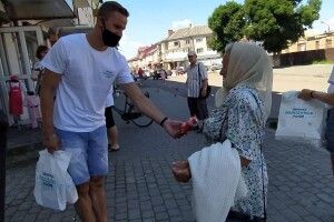 Володимирчанам видавали подарунки... за усмішку (Фото. Відео)