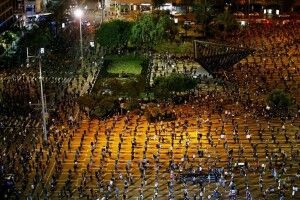 Протестувальники, дотримуючись правил карантину, не порушили соціальну дистанцію