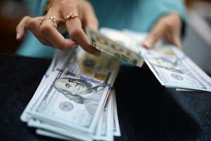 Працівниця банку на Волині привласнила майже 32 тисячі гривень клієнта