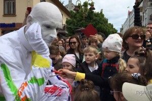 До Франківська з’їхалися живі скульптури з Європи (ФОТО)