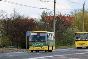Нагадують графік руху автобусів у Провідну неділю з Луцька до кладовища в Гаразджі