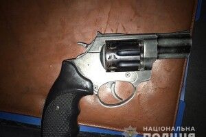 Замість грошей дістав пістолет: чоловік не хотів платити за проїзд