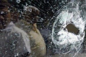 У Києві біля метро розстріляли пасажирський автобус 
