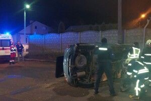 Волинські рятувальники розповіли, як працювали з перекинутою автівкою
