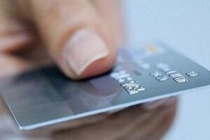 У луцькому супермаркеті зловмисники вкрали картку і розрахувалися нею