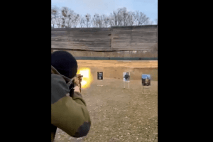 Одіозний Кива розстріляв портрет Бандери (Відео)