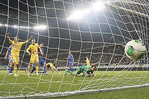 НЕХАЙ АНГЛІЇ ЗАБ’ЮТЬ ХОЧА Б ОДИН, АЛЕ ПЕРЕМОЖНИЙ М’ЯЧ!