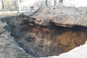 У Луцьку під час ремонтних робіт викопали надгробки (Фото)