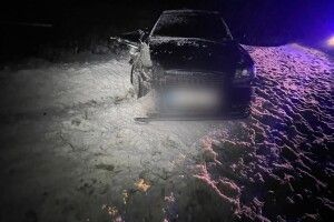 На Волині водій скоїв аварію і спересердя випив?