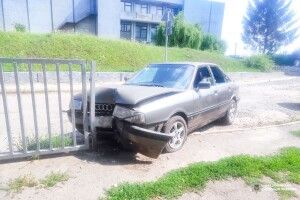 На Рівненщині п'яний водій скоїв ДТП та вдарив поліцейську в живіт