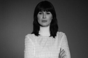 «Зав'язувала очі братові шарфом мертвої матері»: Єфросиніна опублікувала записки дівчини, яка пройшла блокаду Маріуполя (Фото)
