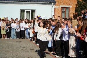 200 першокурсників: у Володимирському педагогічному коледжі пролунав перший дзвоник