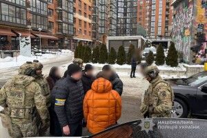 Телефони та брендовий одяг: у Луцьку викрили групу осіб, які привласнили майже мільйон гривень