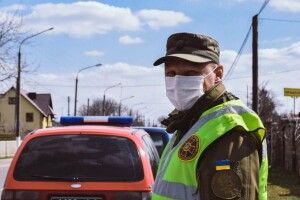 У Луцьку на карантинному посту гвардійці з поліцейськими затримали чоловіка з амфетаміном