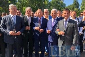 Порошенко, Ющенко, Кучма, Кравчук та Зеленський таки зустрілися