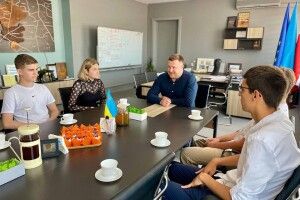 Мер Нововолинська запросив на каву випускників, які склали НМТ на 200 балів