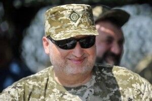 На броньовику було б швидше – Турчинов долучився до збору коштів на бронемашини від «Справи Громад»