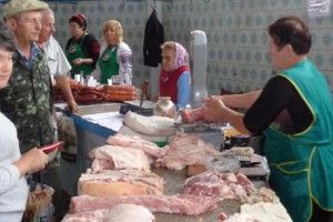 І навіть лідери територіальних громад продавали мед і сало