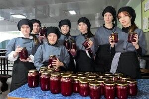 В училищі на Волині приготували захисникам на фронт смачну передачу