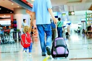 Рада спростила процедуру виїзду дітей з України: хто з батьків і як може надавати згоду
