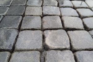 У центрі Львова утворюється «провалля» під бруківкою (Фото)