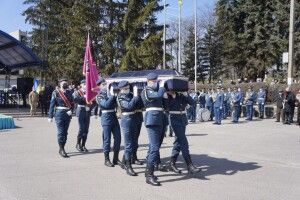 На Харківщині попрощалися з військовим, який загинув поблизу Золотого (Фото)