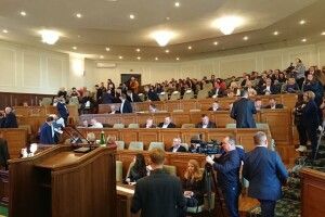 Волинська облрада у зверненні до держвлади згадала про збільшення військового збору для олігархів