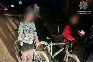 Замість прогулянки – поліцейське авто: як під Луцьком рятували юних мандрівників