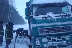 Рятувальники звільнили 16 автомобілів із снігових заметів на волинських дорогах