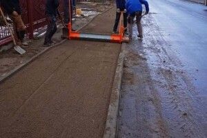 У Камені-Каширському під час ремонту тротуару вкрали бруківку (Фото) 