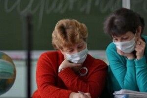 Луцьких вчителів, які захворіють на коронавірус, лікуватимуть за бюджетні кошти