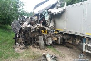 ДТП у Ківерцях: від удару впав електричний бетонний стовп (Фото)