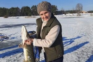 На волинському озері спіймали велику щуку (Фото)