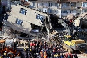 Зруйновані будинки та дороги: Туреччину сколихнув землетрус