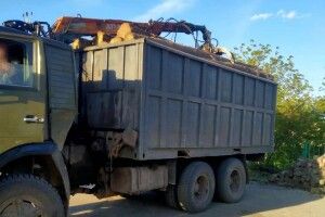 На Волині затримали автомобіль завантажений деревиною (Фото) 