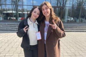 У Луцьку школярка на конкурсі родоводу знайшла свою сестру 