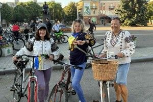 У День Прапора жителі наймолодшого міста на Волині сіли на велосипеди