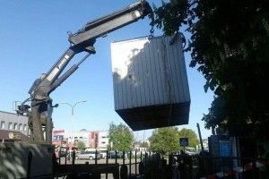 Незаконний контейнер у Луцьку біля «Слона» прибрали