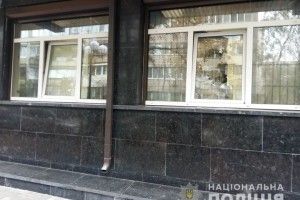 У Києві спіймали вінничанина, який побив камінням вікна у будівлі Генпрокуратури