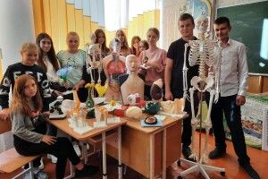 Від моделі атома, до скелета: школа на Волині поповнилася навчальними матеріалами вперше за кілька десятиліть (Фото)