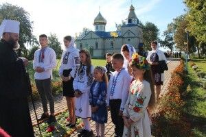 Митрополит у гостях і дорога з пелюсток: як на Волині святкували день народження своєї церкви