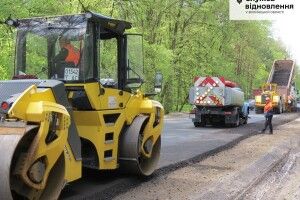 Відновлюють канави, лагодять міст: між Дачним і Ківерцями ремонтують дорогу (Фото)