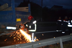 На Рівненщині дві вантажівки потрапили у ДТП і перекрили дорогу