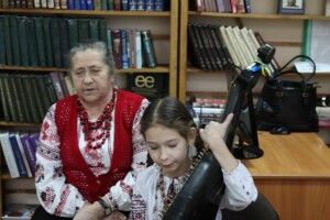 У луцькій бібліотеці за святковим столом вивчали традиції Різдва (Фото)