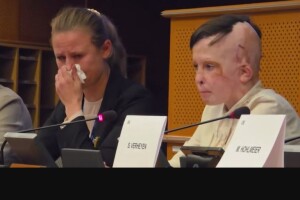 Перекладачка у Європарламенті розплакалася, коли переказувала історію 11-річного українця