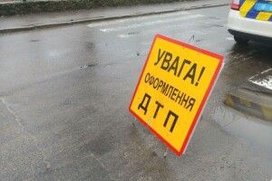 На Волині зіткнулися легковик і мотоцикл